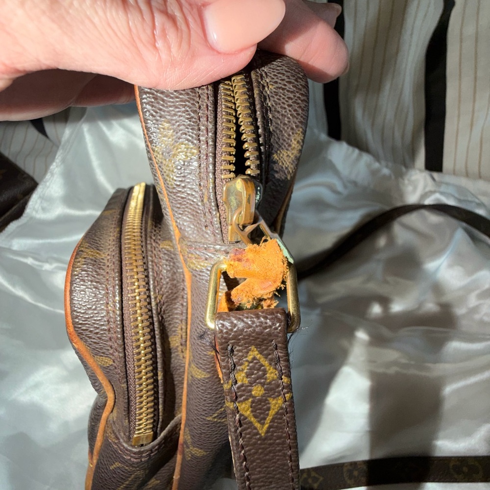 Authentic Louis Vuitton Monogram Amazon crossbody - Picture 3 of 13